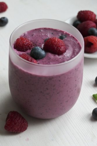 Keto Smoothie mit Beeren