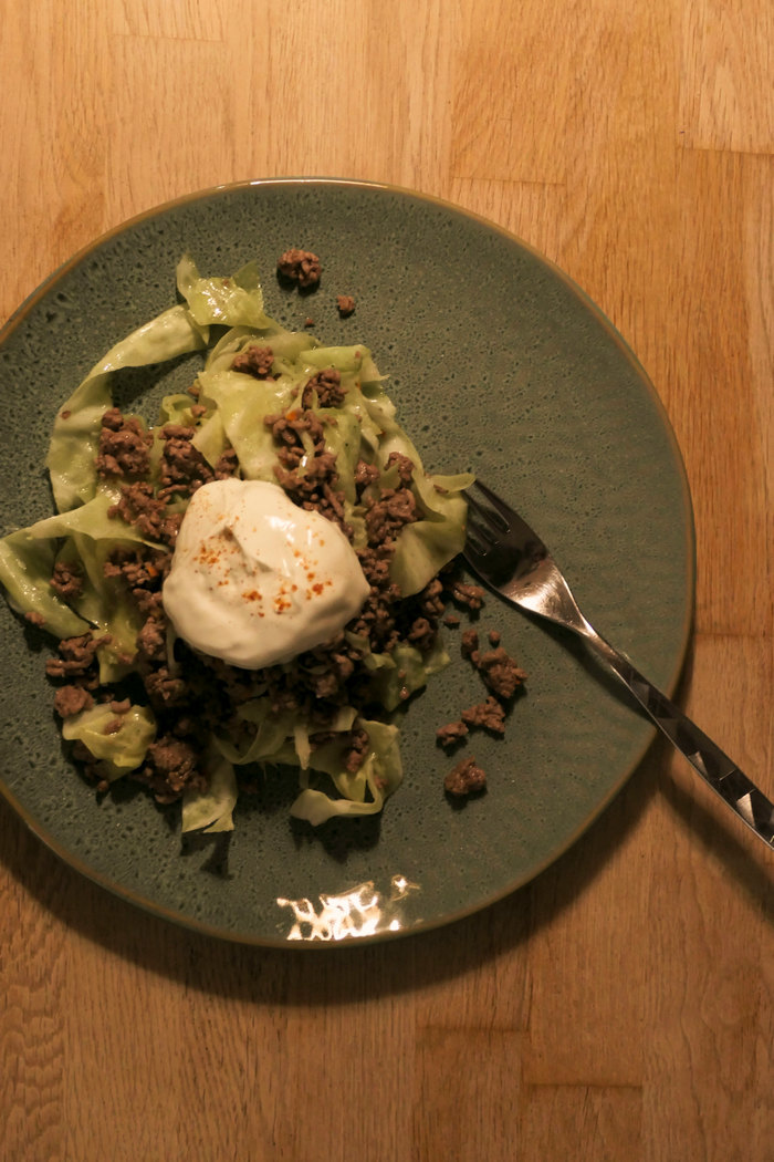 Ketogene Mahlzeit - Spitzkohl Hack Pfanne