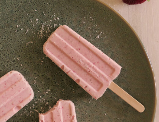 Keto Eis mit Erdbeeren