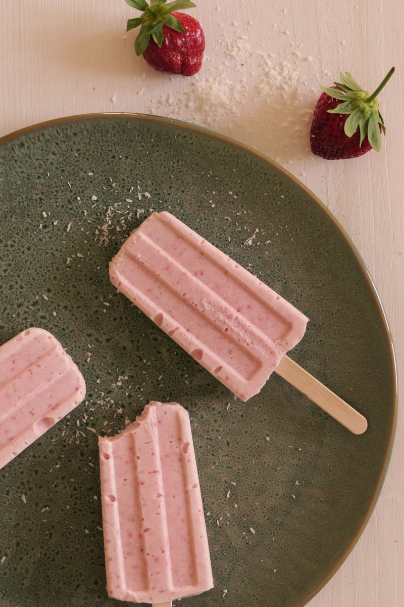 Keto Eis mit Erdbeeren